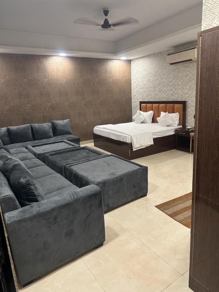 Ceremony Hotel And Banquets فريد آباد المظهر الخارجي الصورة
