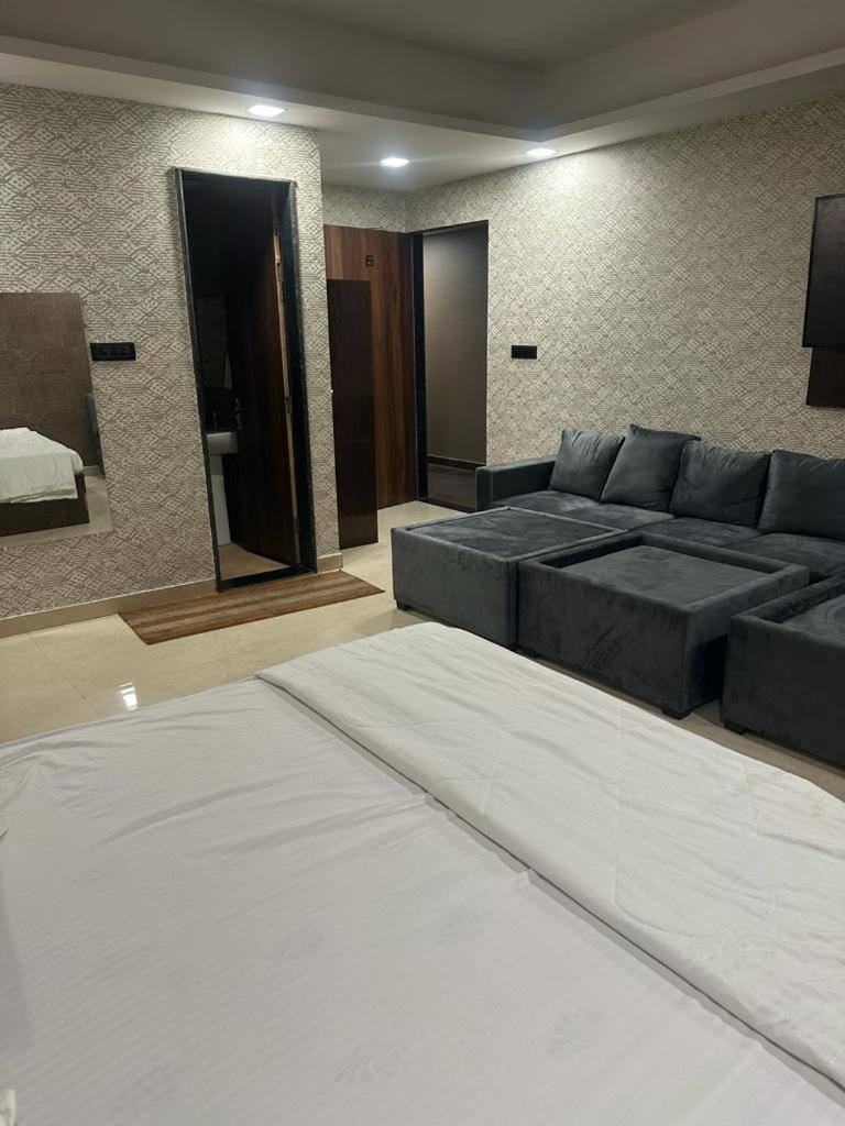 Ceremony Hotel And Banquets فريد آباد المظهر الخارجي الصورة